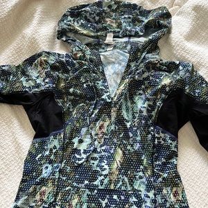 Lightweight pullover